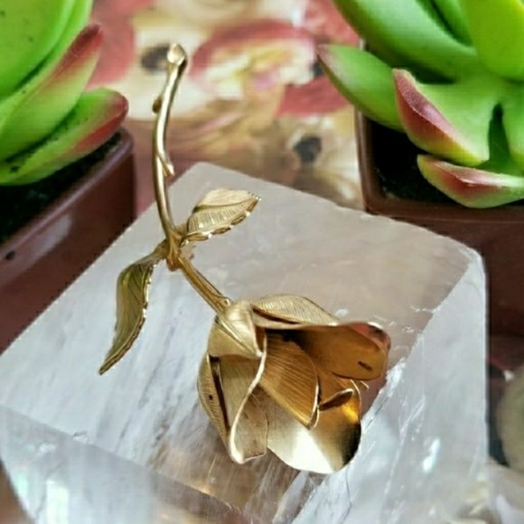 Vintage Jewelry - Relisted- vintage Giovanni rose brooch gold tone signed